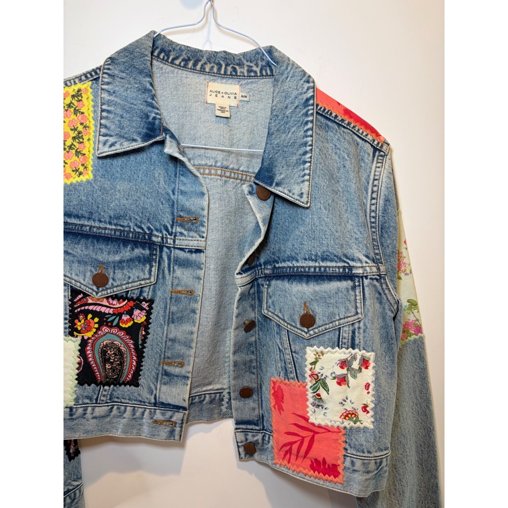 Alice + Olivia Jeans Patchwork Cropped Denim Jacket Light Wash Floral - Picture 3 of 9